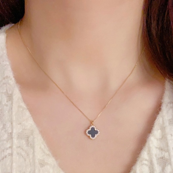 Spinning Clover Necklace Rotating Clover Necklace 18KGP with 18" Chain - Picture 5 of 6